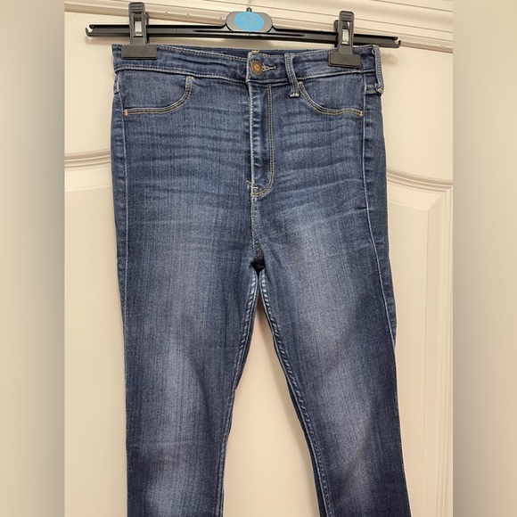 Hollister Ultra High-Rise Jean Leggings - Picture 7 of 13